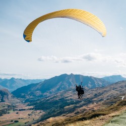 Two-seat paraglider with T-Lock link